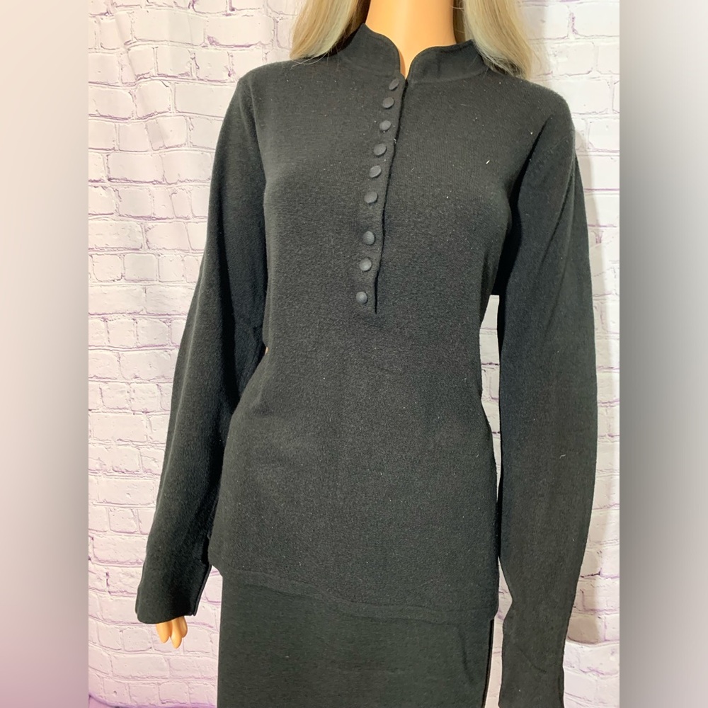 Women’s black fitted business casual sweater. Size: XL, Brand: George